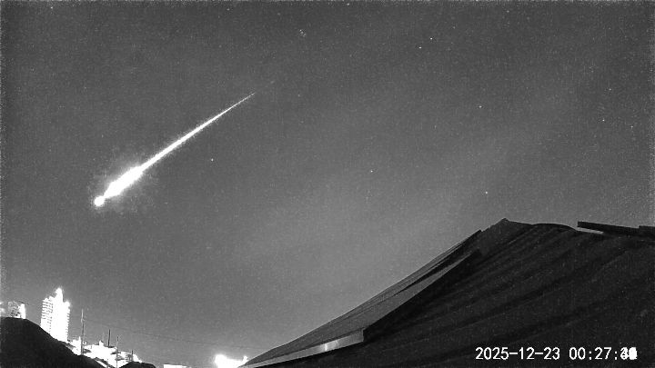 20251223002740 fireball W s.jpg